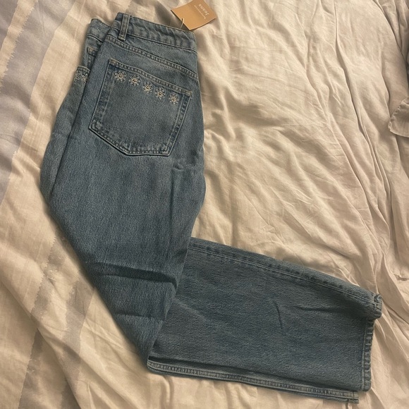Reformation Cynthia High-Rise Straight Daisy Embroidered Jeans 29 NWT - Picture 11 of 12